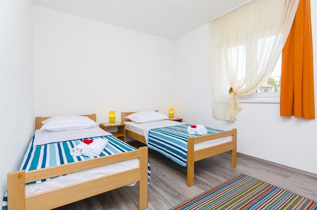 Apartments Branka Трогир Екстериор снимка